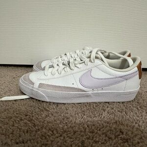 Nike Women's White and Lavender Sneakers